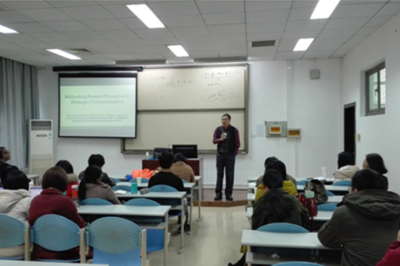 香港恒生管理學(xué)院市場(chǎng)系教授陳克先老師來(lái)武漢大學(xué)講學(xué)