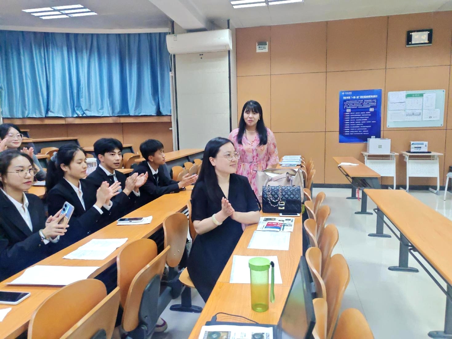 國(guó)教學(xué)子顯風(fēng)采 國(guó)際貿(mào)易賽場(chǎng)勇奪佳績(jī)